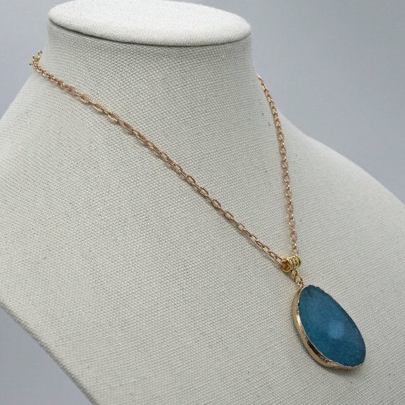 Necklace with blue quartz stone. - Picture 3 of 5